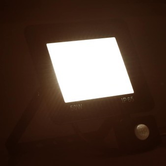 Meleg fehér fényű szenzoros led-reflektor 50 w