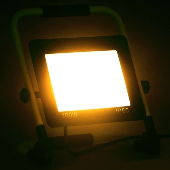 Meleg fehér fényű fogantyúval ellátott led-es reflektor 100 w