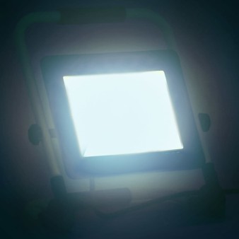 Hideg fehér fényű fogantyúval ellátott led-es reflektor 100 w