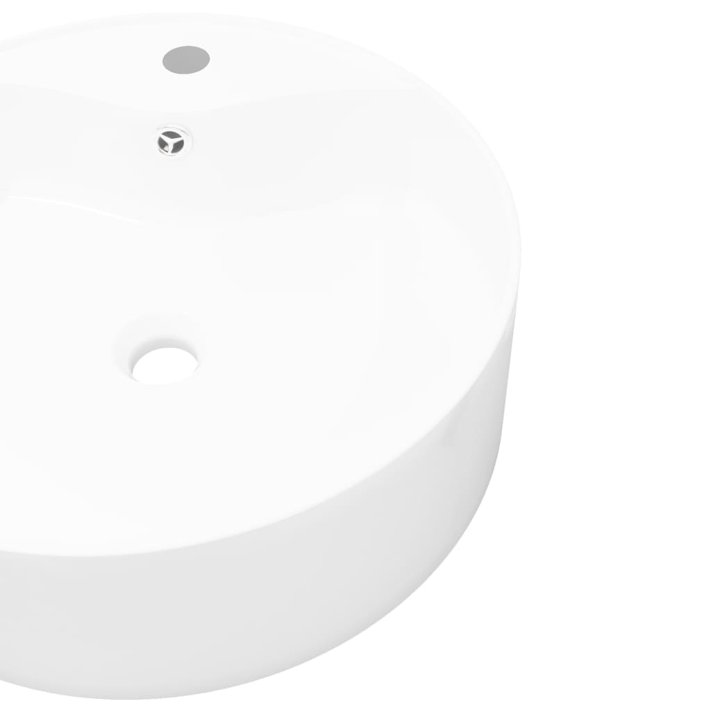 Fürdőszoba kerek kerámia mosdó csaptelep és túlfolyó lukkal fehér