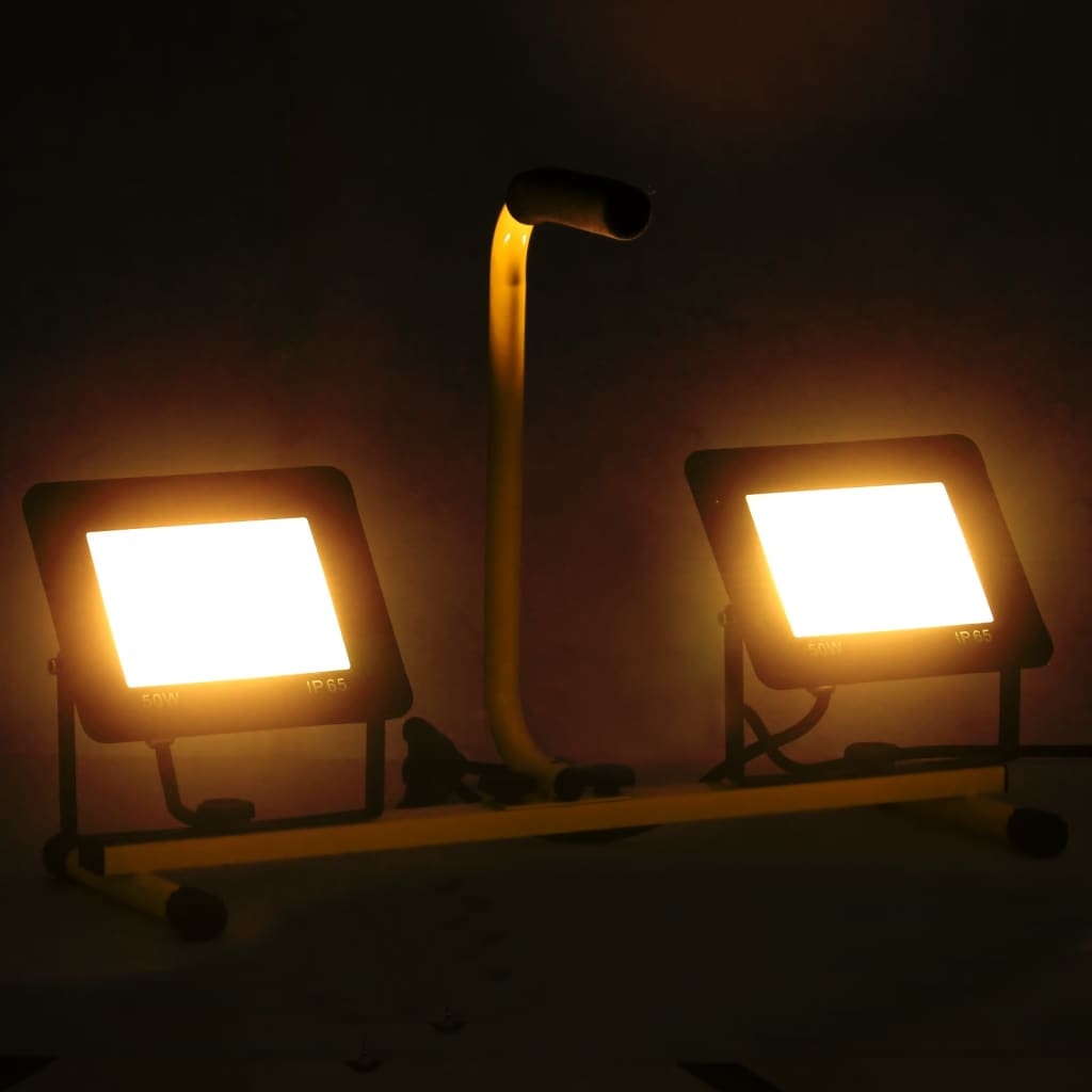 Meleg fehér fényű fogantyúval ellátott led-es reflektor 2x50 w