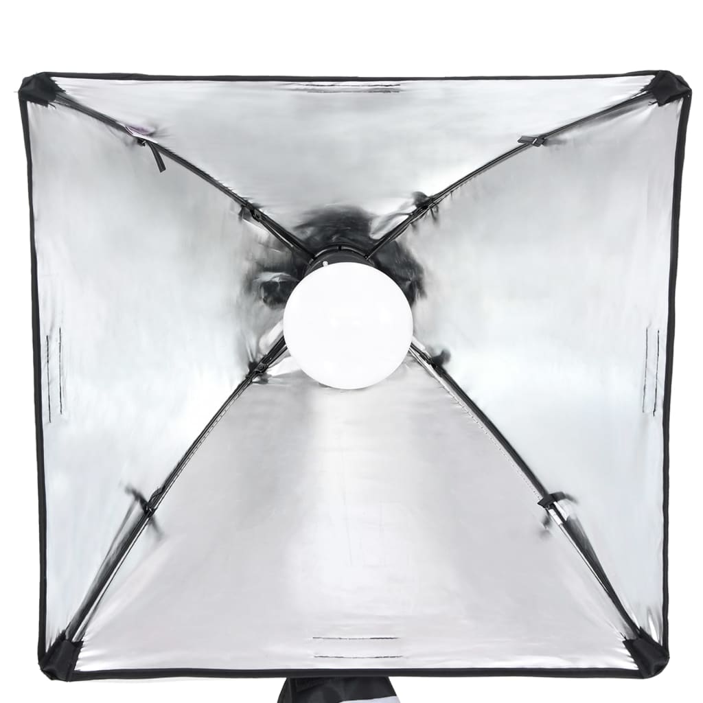 Fotóstúdió-felszerelés lámpákkal, háttérrel és reflektorral