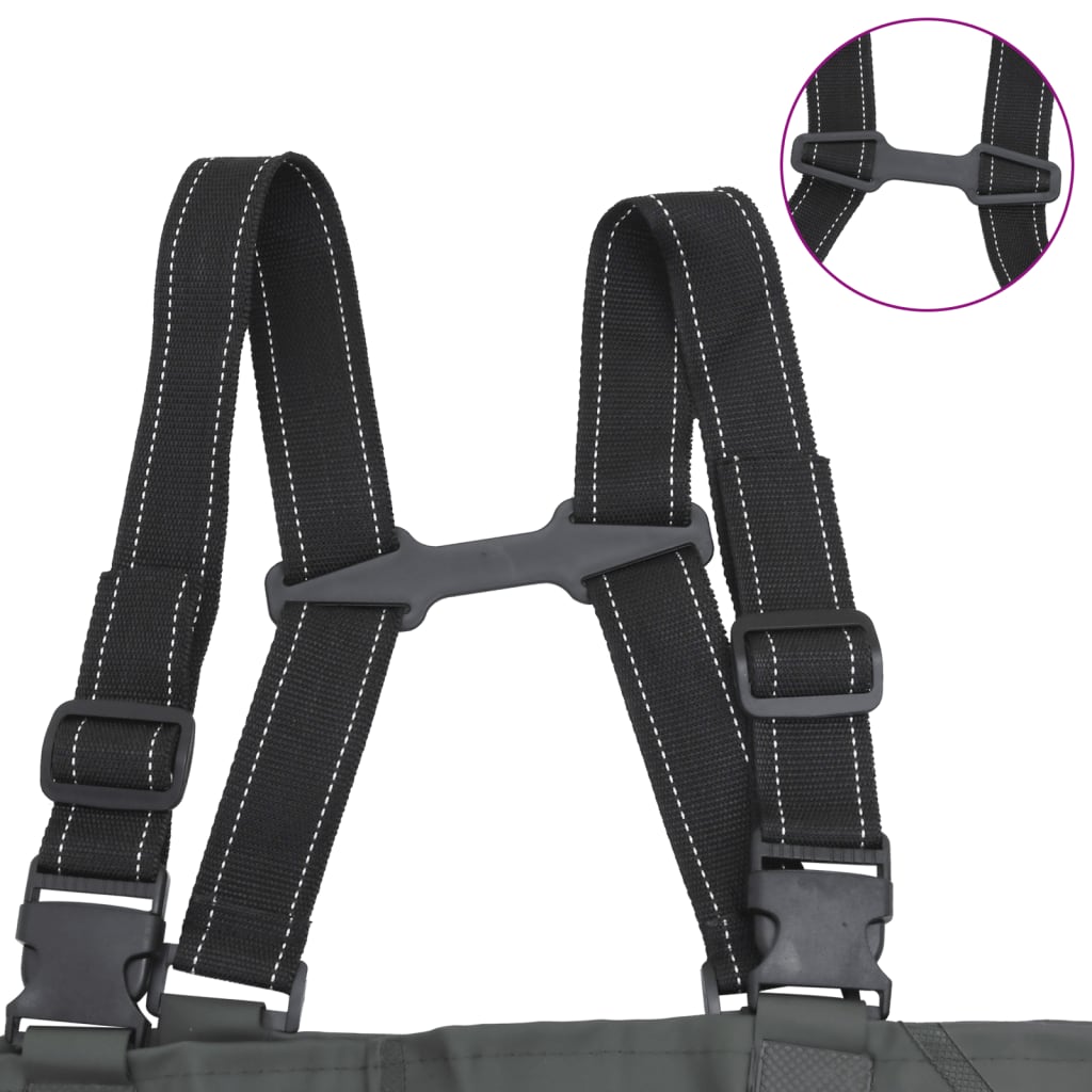 Sötétzöld mellkasig érő gázlóruha csizmával és övvel 45-ös