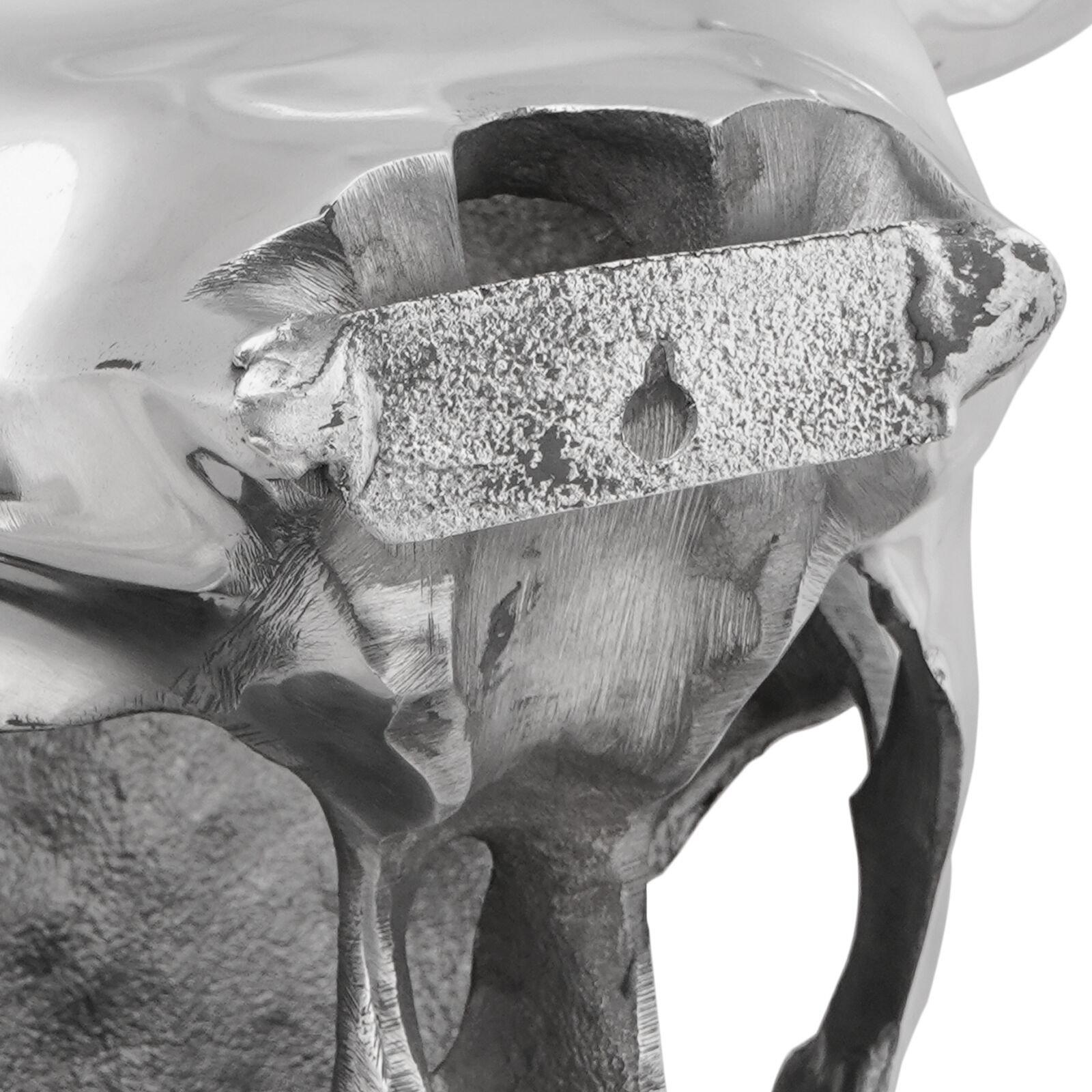 Fali farkas koponya ezüst 34x13x53 cm alumínium